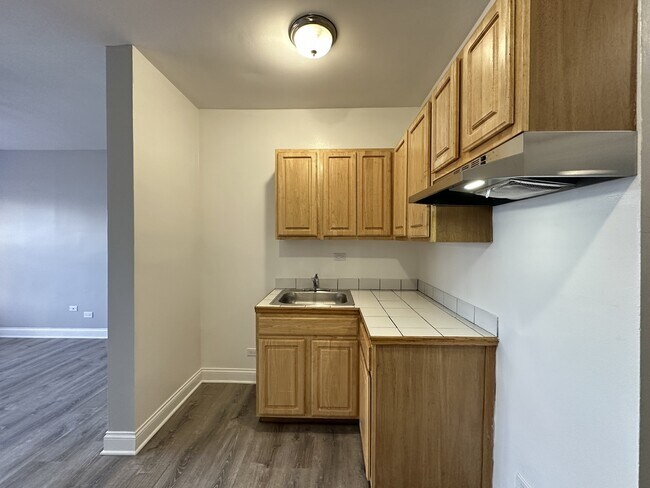Photo - 4756 N Maplewood Ave Unit 201