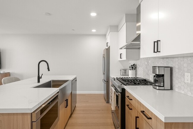 Photo - 457 W Broadway Unit 502