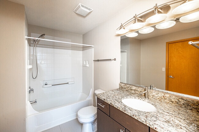 2BR, 2BA - 1,036SF - Bathroom