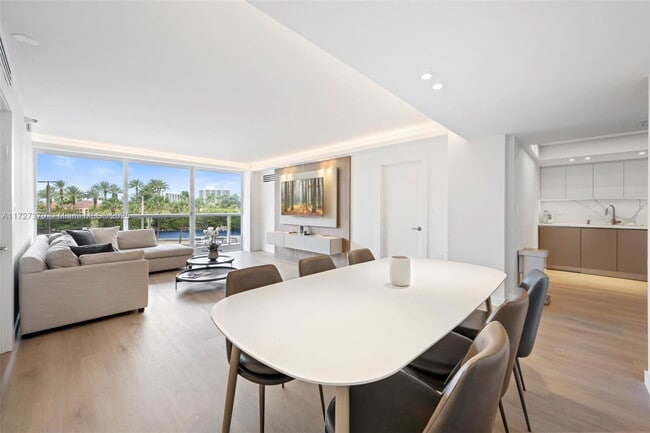 Building Photo - 20505 E Country Club Dr Unit 233