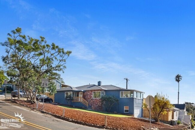 Building Photo - Stylish Updated 3Bdm 2Ba Upstairs Unit in the Heart of Old Town San Diego!