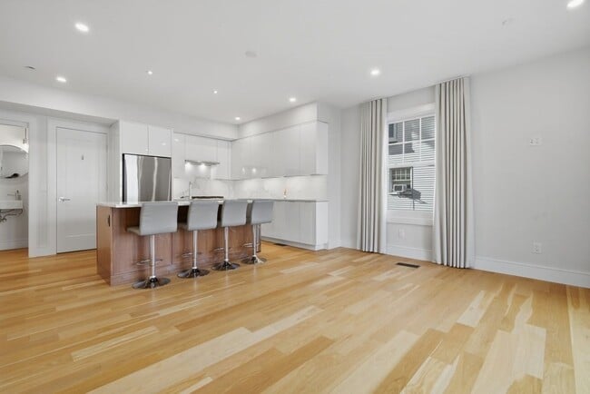 Building Photo - 126 Englewood Ave Unit 2