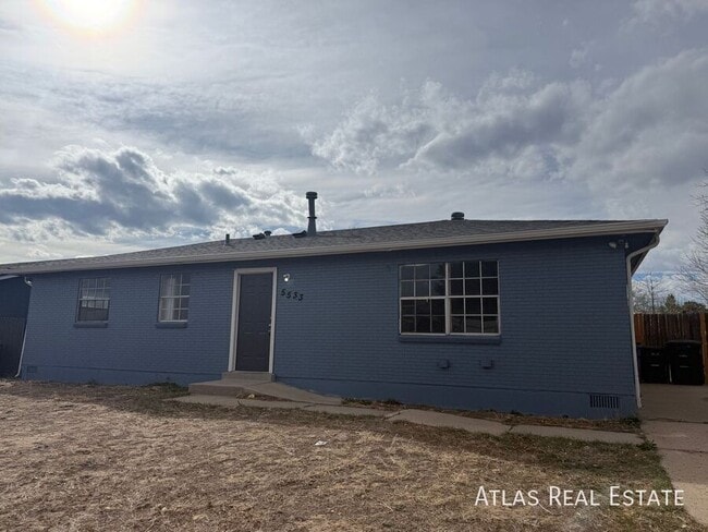 Building Photo - 5533 Xanadu St