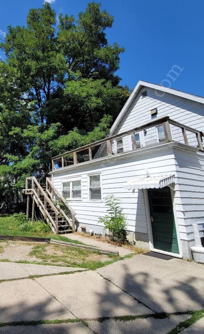 1027 Eleanor Ave Unit Upper