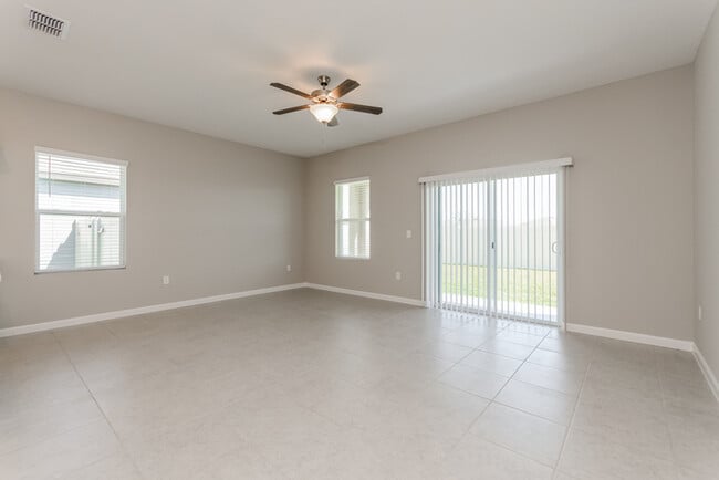 320 Kenilworth Dr