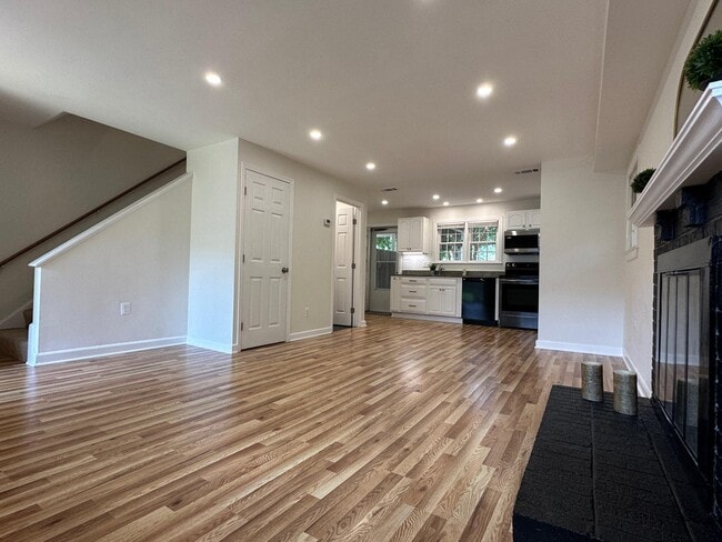 Photo - 411 Hampton Ct Unidad # 147