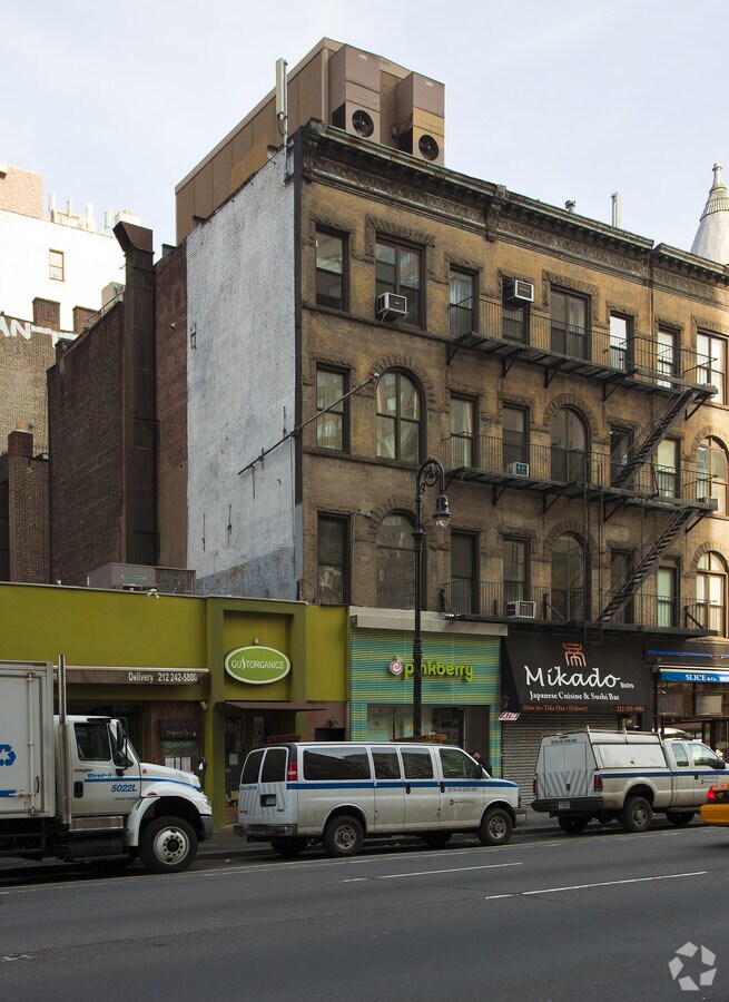 Photo - 523 Avenue of the Americas