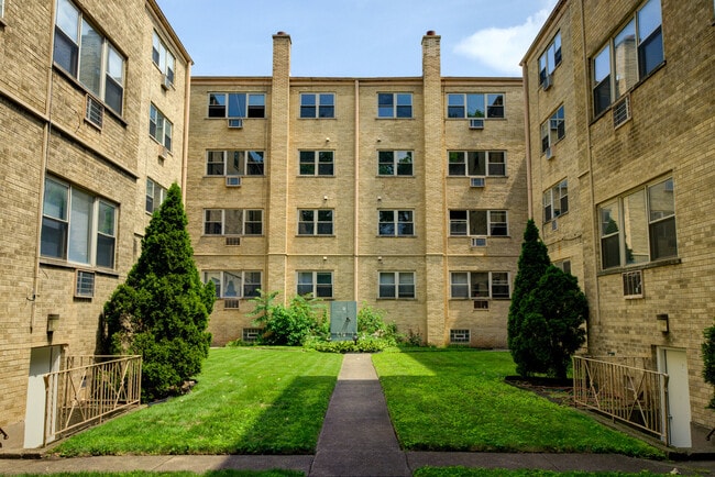 Photo - 7250 N Western Ave