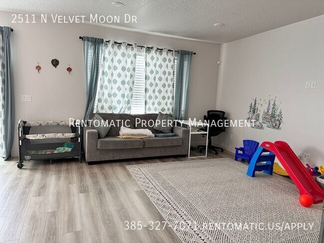 Photo - 2511 N Velvet Moon Dr