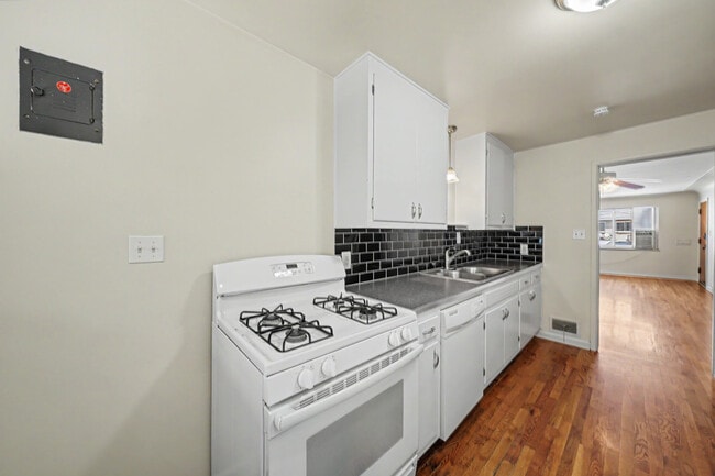 Photo - 1437 Jasmine St