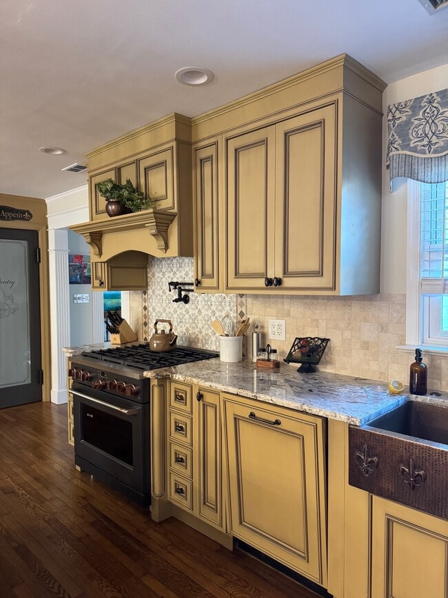 Kitchen - 3912 Faculty Dr