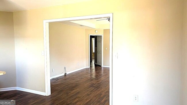 Photo - 210 Strawbridge Ln