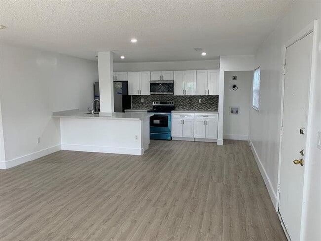 Building Photo - 4121 Stirling Rd Unit 401 Rental