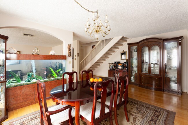 Photo - 5401 Zelzah Ave