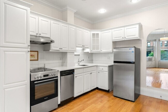 Photo - 394 Marlborough St Unit 3