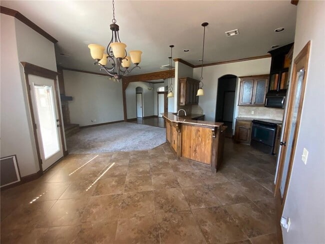 Photo - 616 Sally Ct