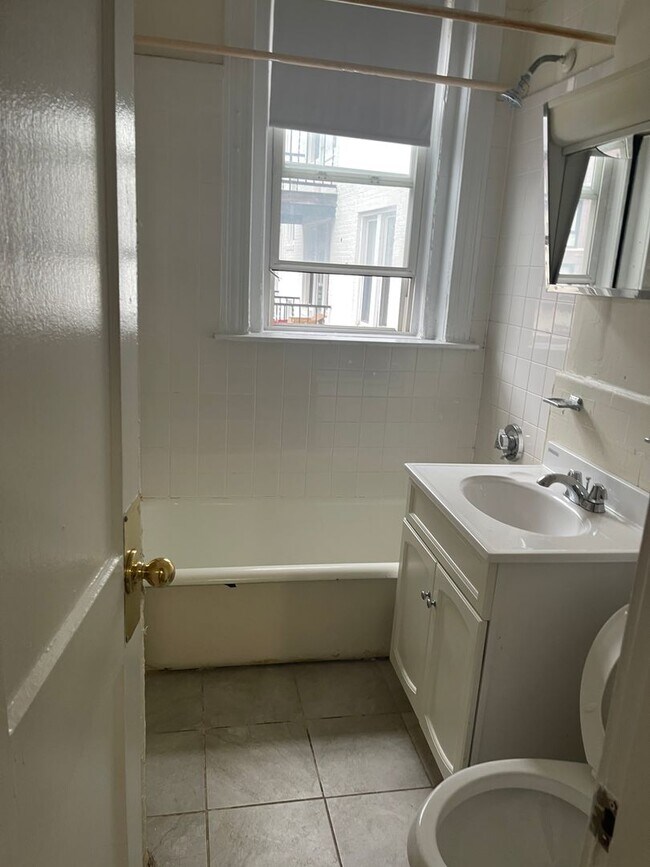Photo - Renovated Sunny large  1 bed next to Train 1 Free Month Rent Heat HW INC   NO FEE