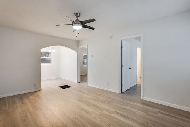 Photo - 422 E Funston St