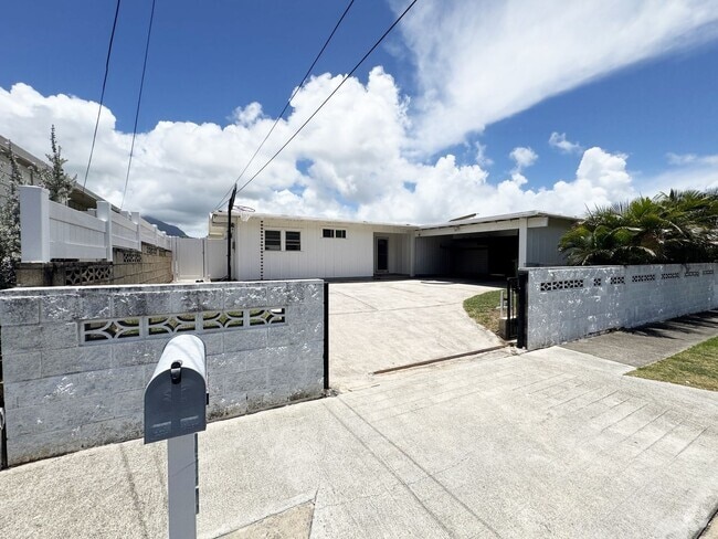 Building Photo - Pet Friendly Kailua House with Solar Hot W...