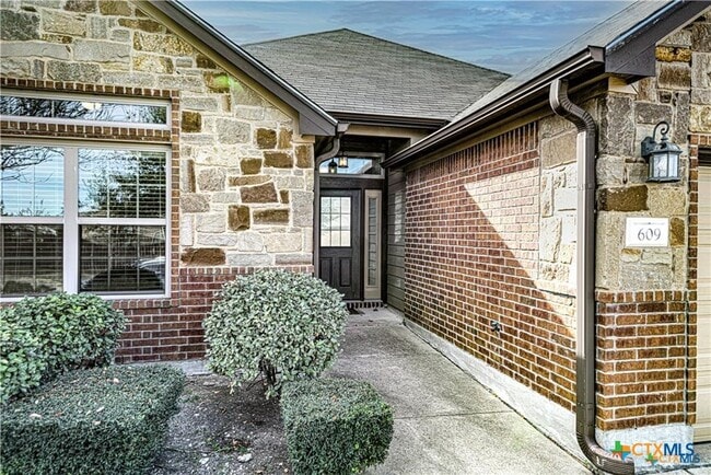 Building Photo - 609 Coventry Dr