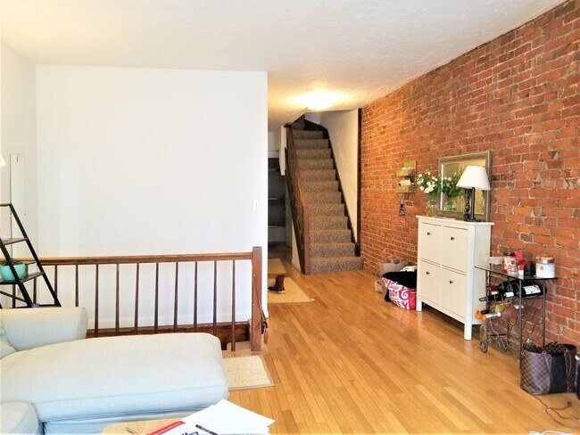64 Murdock St