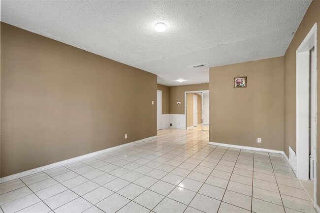 Photo - 9407 N Creek Dr