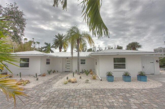 Photo - 306 Island Cir
