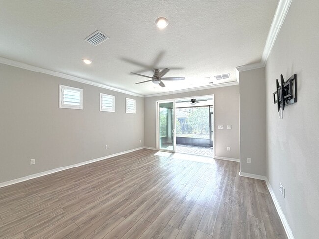 Photo - 106 Yellow Iris Ct