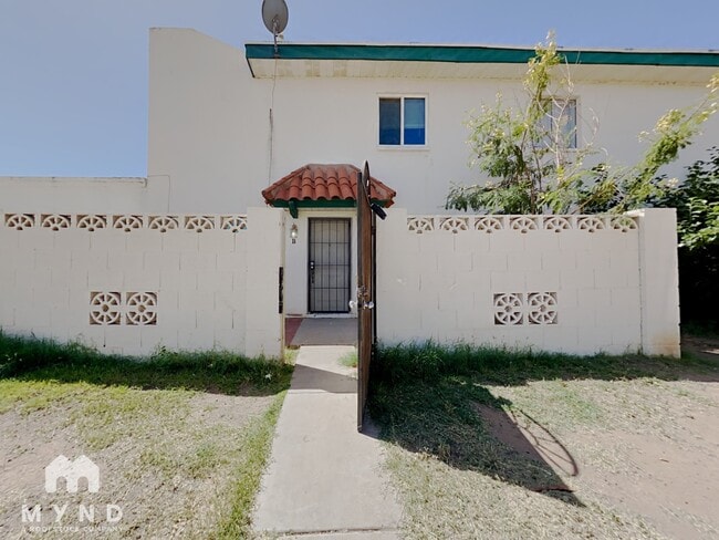Photo - 2132 W Glenrosa Ave House