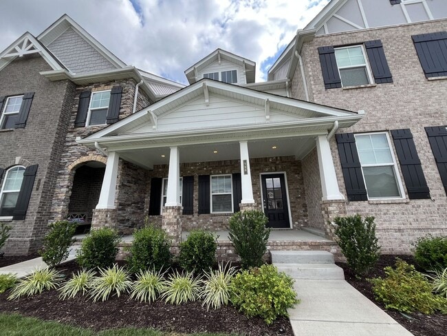 Building Photo - Gorgeous New Construction Home in Lebanon'...