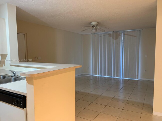 Photo - 655 SW 111th Way Apartamento Unidad 105