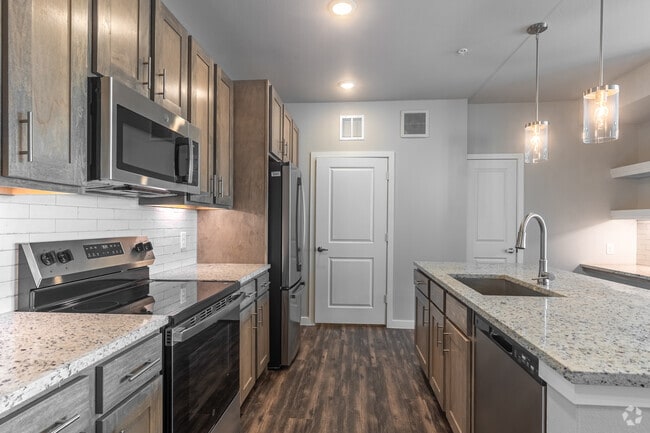 2BR, 2BA - 1,009SF - Kitchen