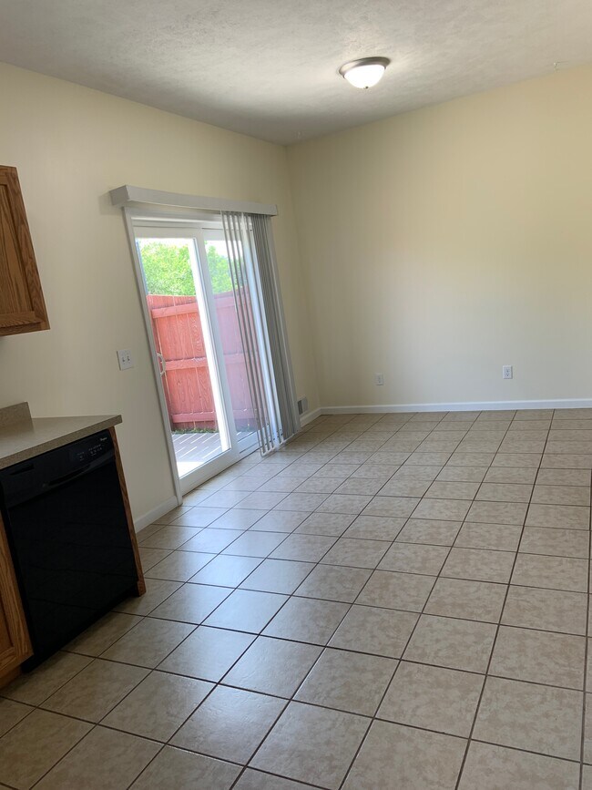 Photo - 204 Betsinger Rd