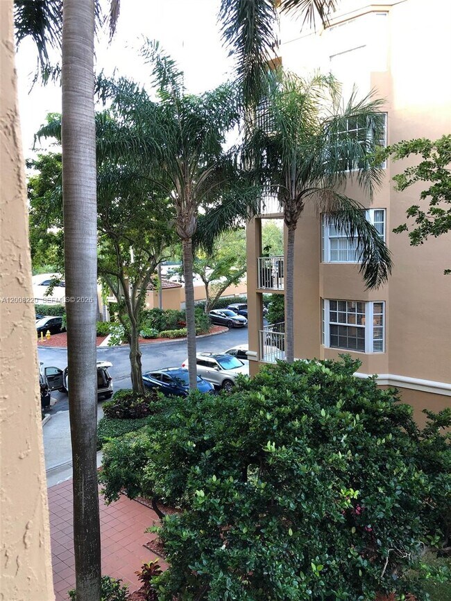 Photo - 19555 E Country Club Dr Unit 8403