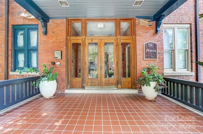 Photo - 229 N Poplar St Unit 1