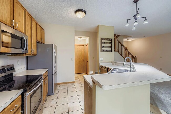 Photo - Rare 3bed 3bath Townhome in Rosemount