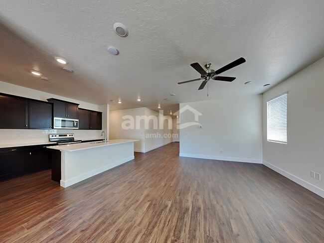 Photo - 1423 N Barkvine Ave