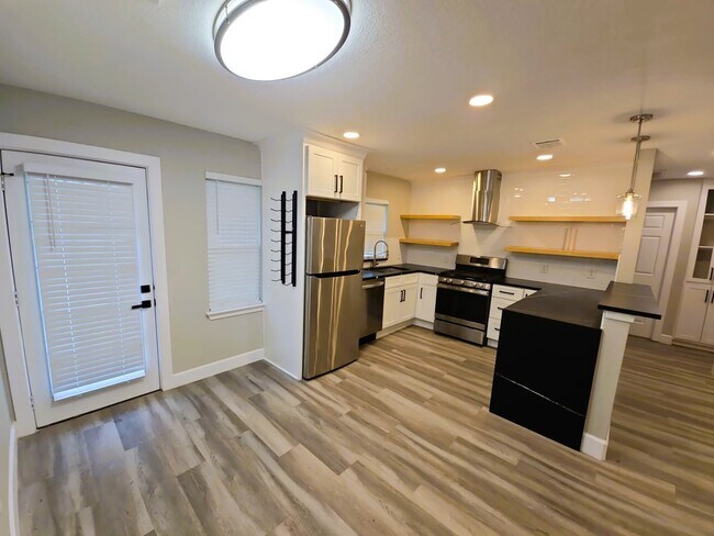Photo - 9121 Lazydale Ln