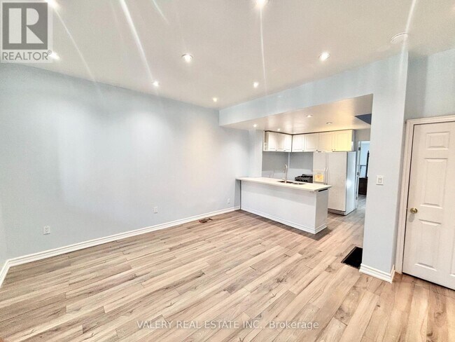 Photo - 25 Niagara St