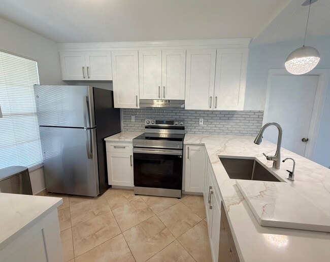 15860 Laurel Oak Cir