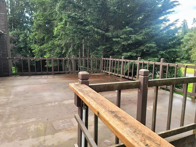 Photo - 3 Bedroom Home Convenient Bremerton Location!