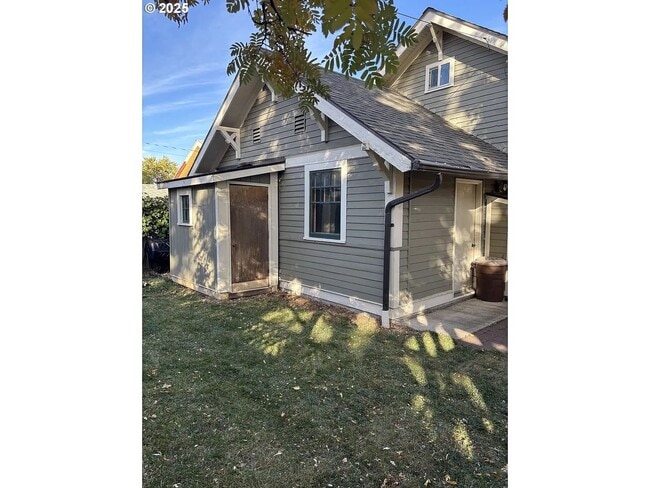 Photo - 1702 Cedar St