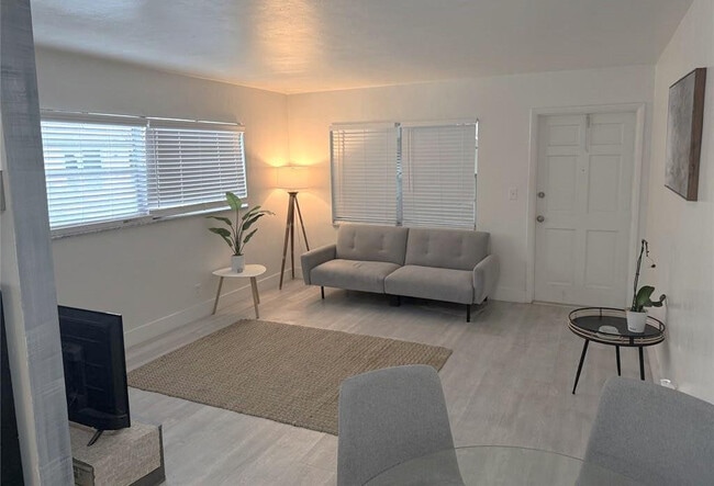 Building Photo - 1638 Plunkett St Unit 4