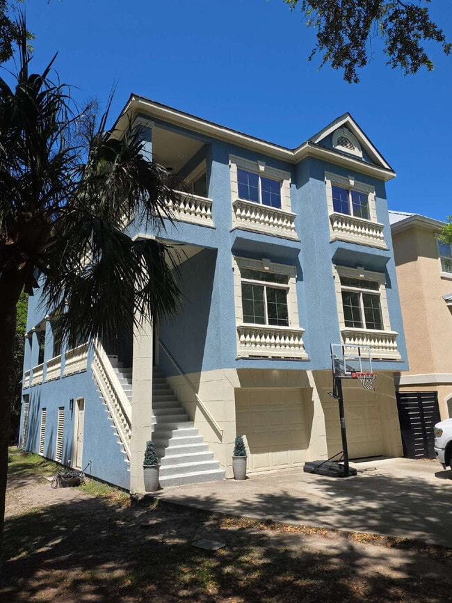 Building Photo - Four Bedroom Home Walking Distance to the Beach on Hilton Head!