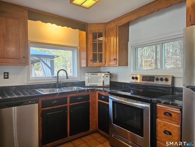 Photo - 932 Saybrook Rd