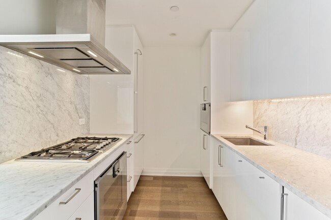 Photo - 460 W 42nd St