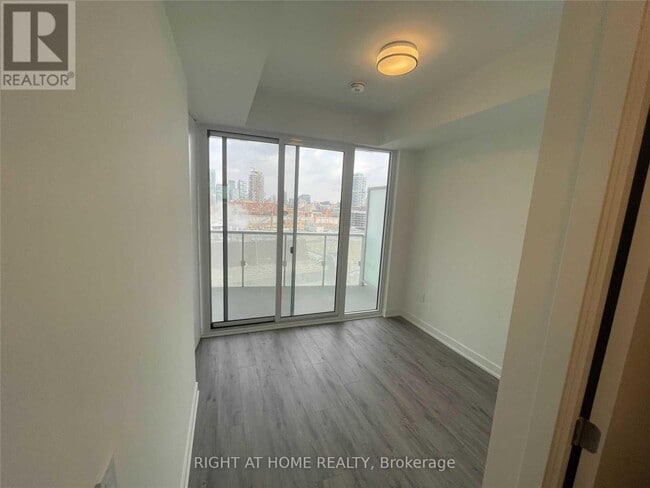 Photo - 15 Queens Quay E Unit 1307
