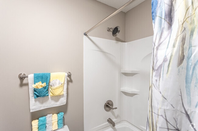1BR, 1BA - 720 SF