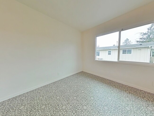 Photo - 2 Bedroom Duplex ~ Close to 9th Street Unit 930 NW Sequoia