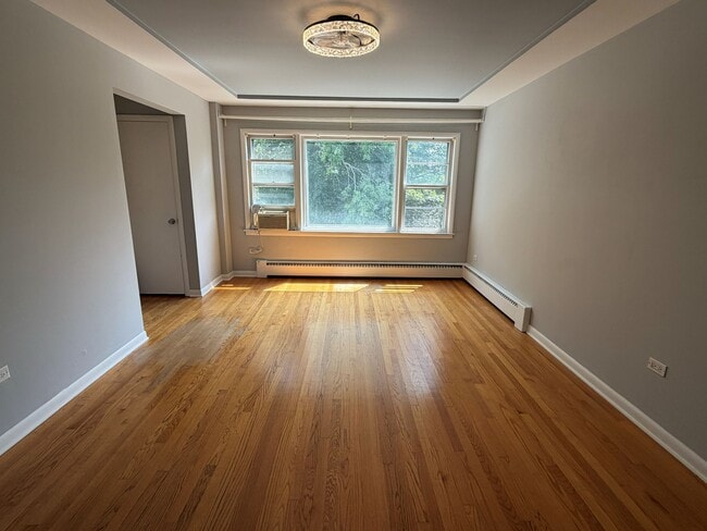 Photo - 5558 W Wilson Ave Unit 2 FL